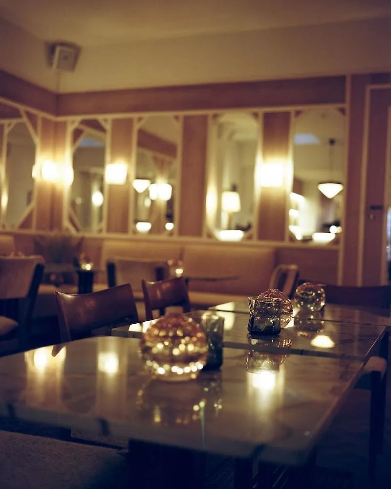 ****  Hotel Habituel Paris France
