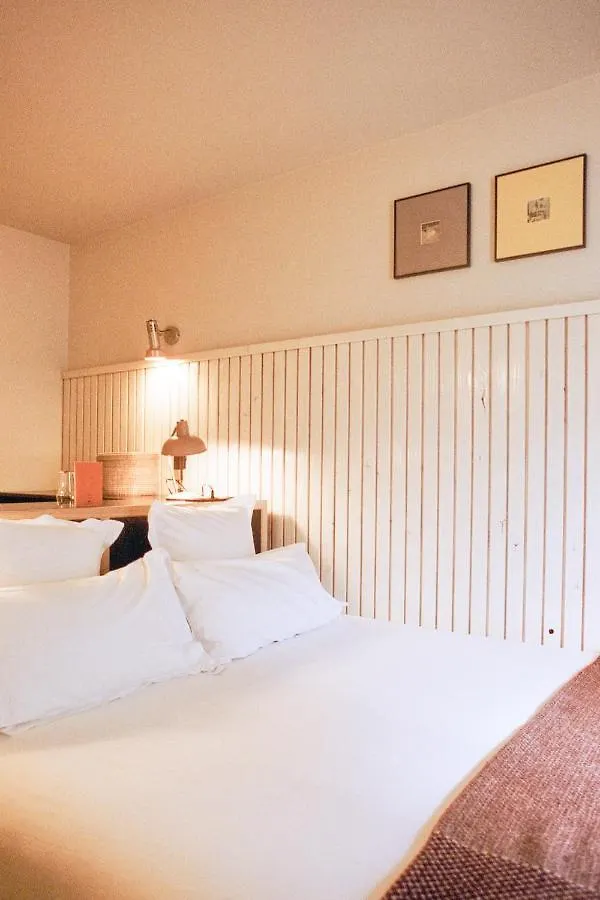 ****  Hotel Habituel Paris France